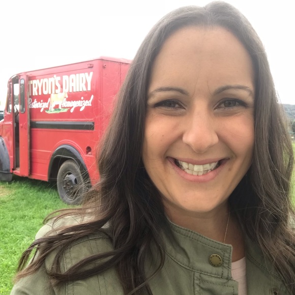 Meet your Posher, @vickyitalia - Picture 2 of 6